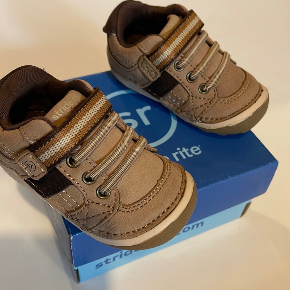 Brand new in box stride rite soft motion Artie tan.